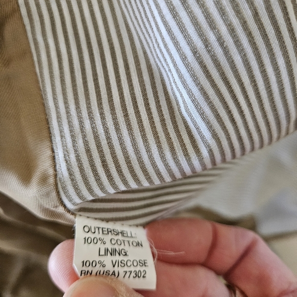 Lovely Coat.  A must for your Fall and Winter essentials!! - Picture 9 of 9